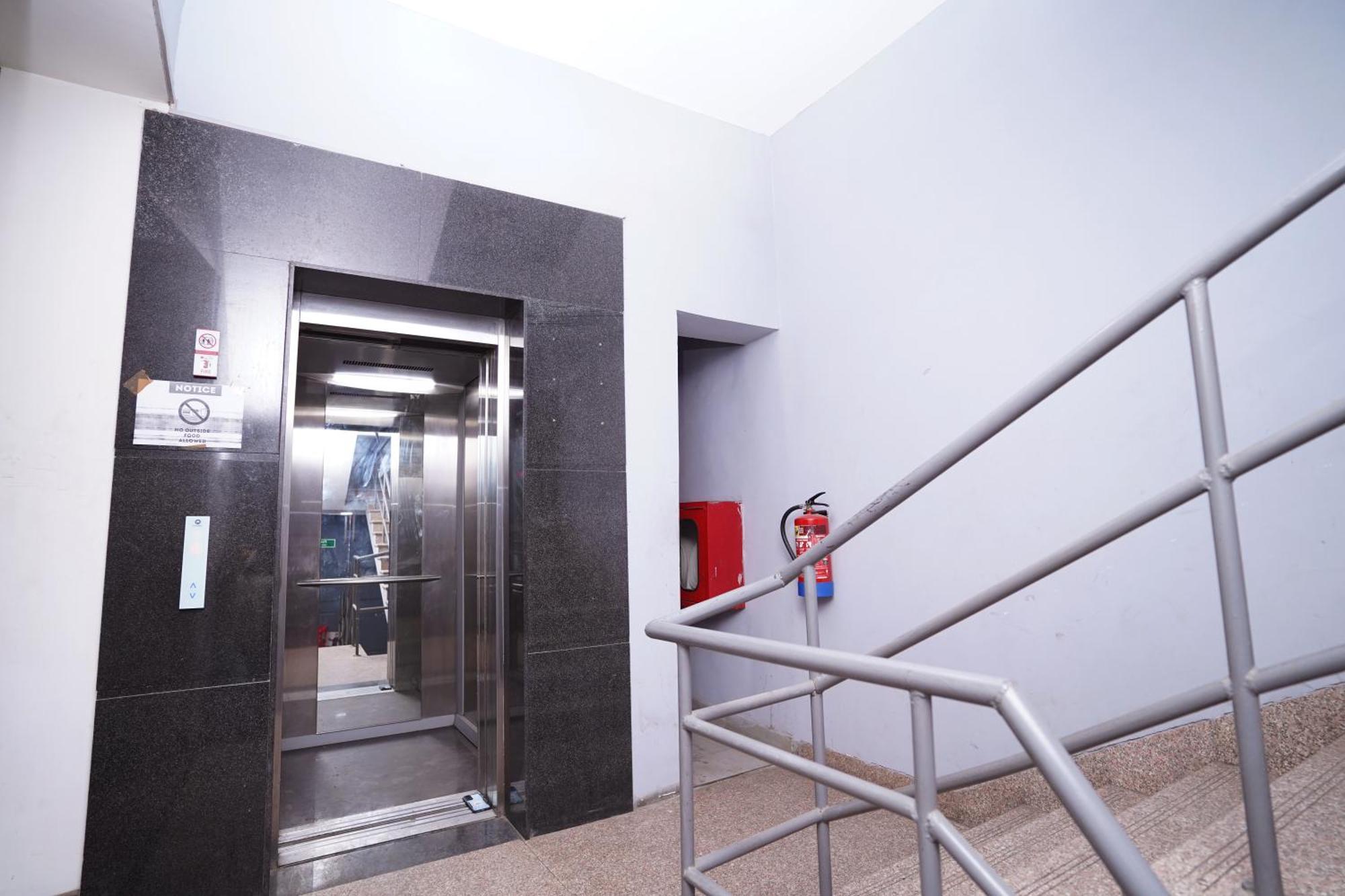 Hotel Mira Residency- Outer Ring Road, Paschim Vihar Delhi  Extérieur photo