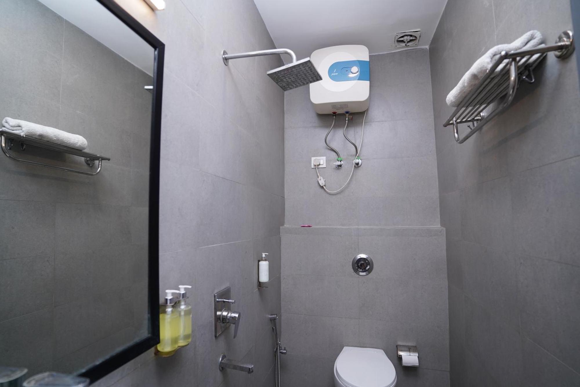 Hotel Mira Residency- Outer Ring Road, Paschim Vihar Delhi  Extérieur photo