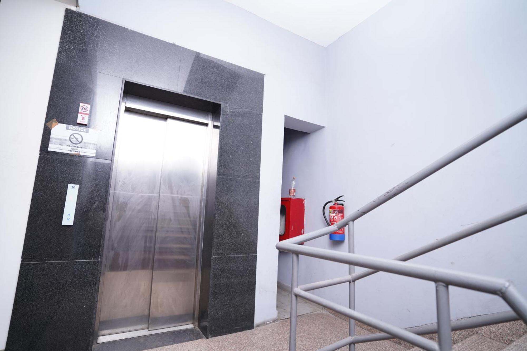Hotel Mira Residency- Outer Ring Road, Paschim Vihar Delhi  Extérieur photo