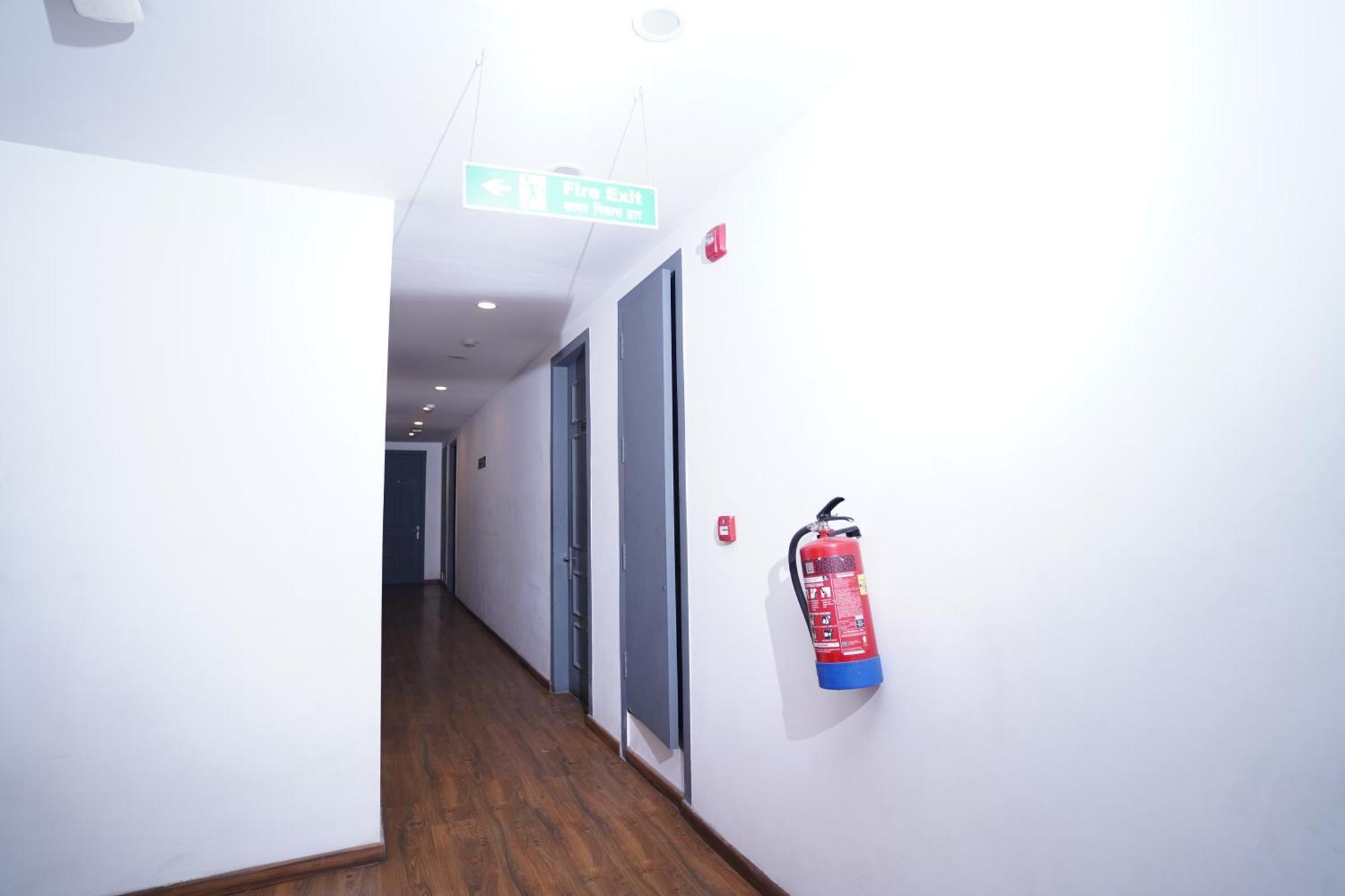 Hotel Mira Residency- Outer Ring Road, Paschim Vihar Delhi  Extérieur photo